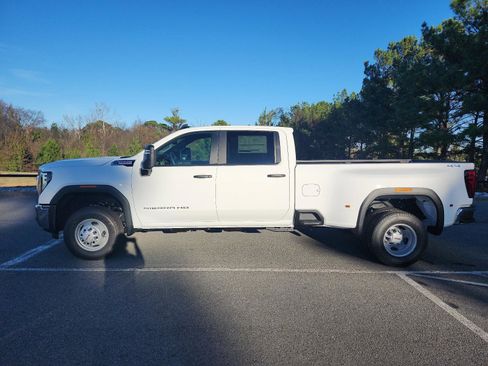 New 2026 GMC Sierra 3500 Pro image 2