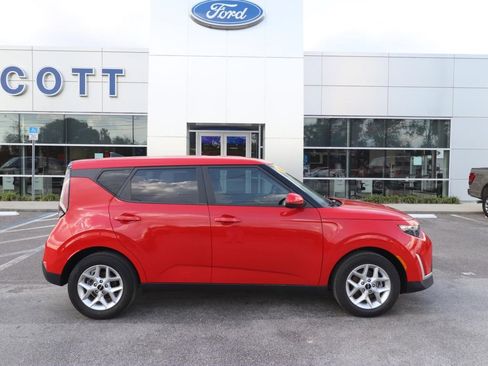 Used 2025 Kia Soul LX w/ LX Technology Package image 15