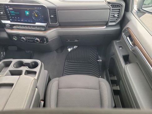 Used 2024 Chevrolet Silverado 1500 LT AWD/4WD image 12