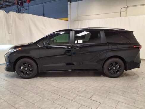 New 2026 Toyota Sienna XLE Woodland Edition image 6