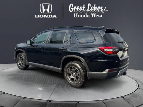 Used 2024 Honda Pilot TrailSport image 3