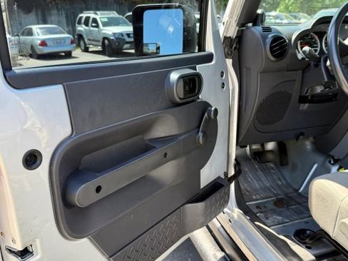 Used 2008 Jeep Wrangler Unlimited Rubicon w/ Dual Top Group AWD/4WD image 12