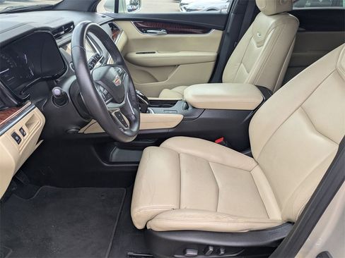 Used 2017 Cadillac XT5 Luxury w/ Driver Awareness Package image 22