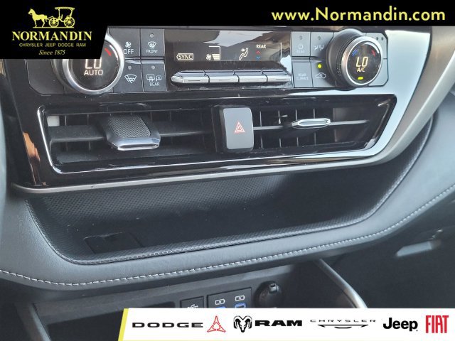 Used 2022 Toyota Highlander XLE FWD image 11