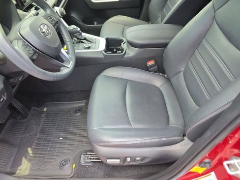 Used 2022 Toyota RAV4 XLE Premium AWD/4WD image 21