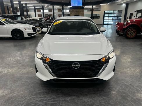 Used 2025 Nissan Sentra SV FWD image 2