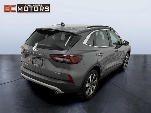 Used 2025 Ford Escape Platinum AWD/4WD image 6