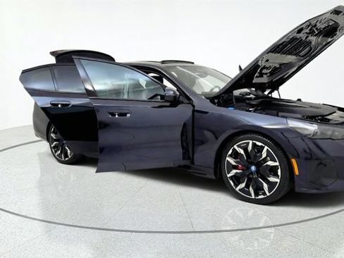 Used 2024 BMW i5 eDrive40i w/ M Sport Package RWD image 11
