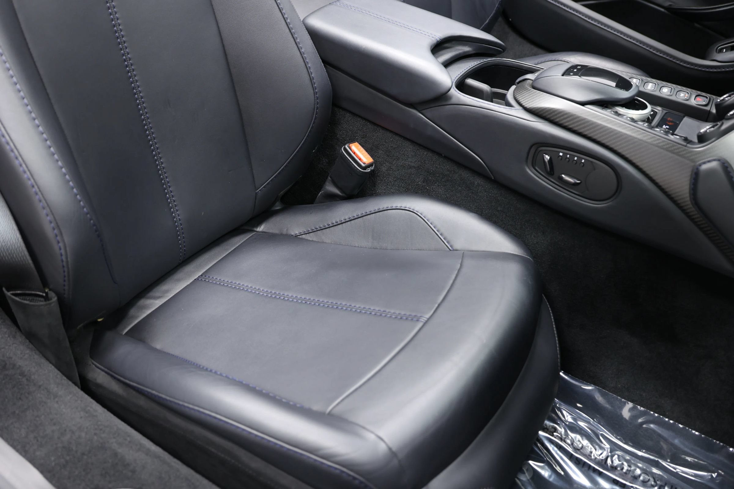Used 2023 Aston Martin V8 Vantage Roadster RWD image 72