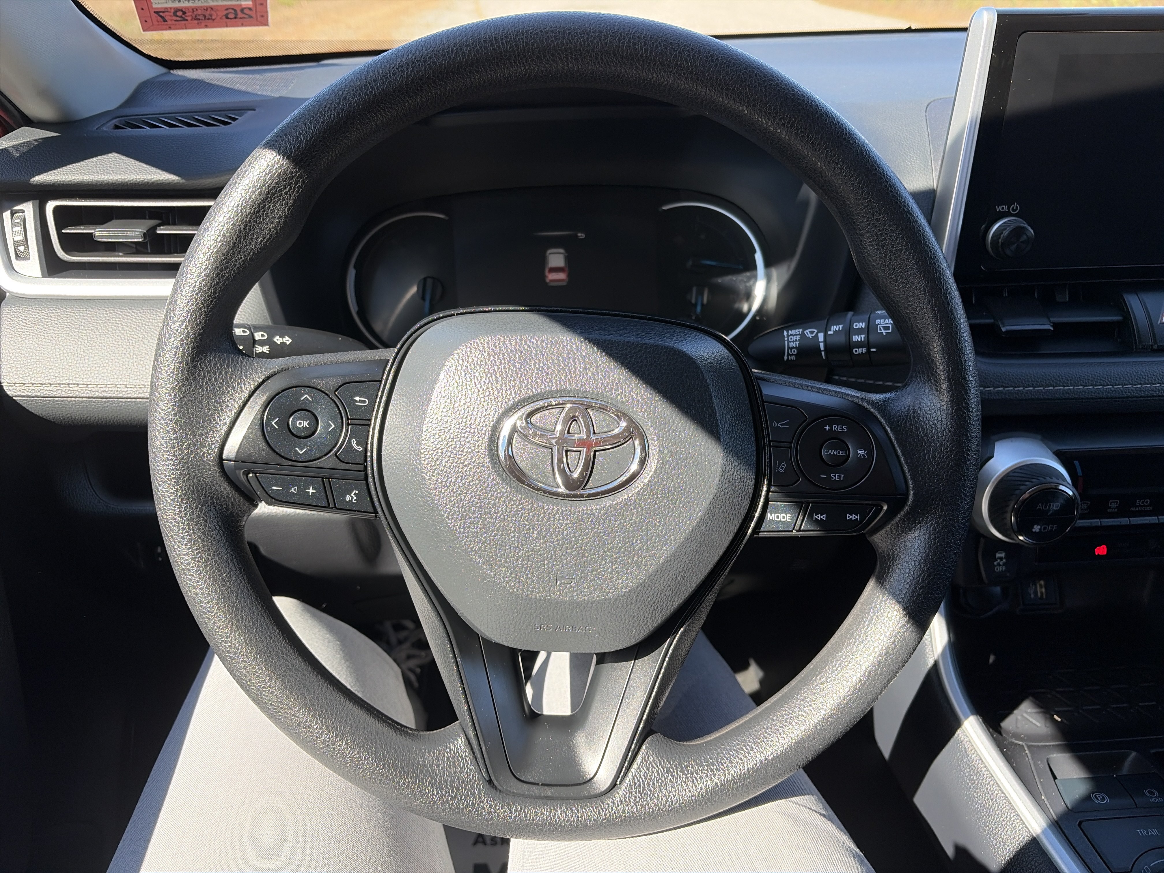 Used 2025 Toyota RAV4 XLE AWD/4WD image 21