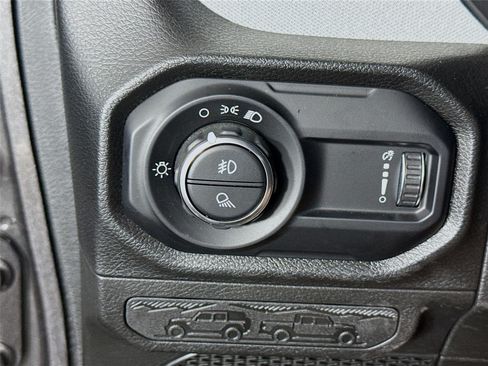 Used 2024 Jeep Gladiator Sport AWD/4WD image 10