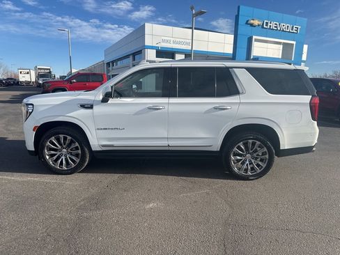 Used 2021 GMC Yukon Denali w/ Denali Premium Package image 38