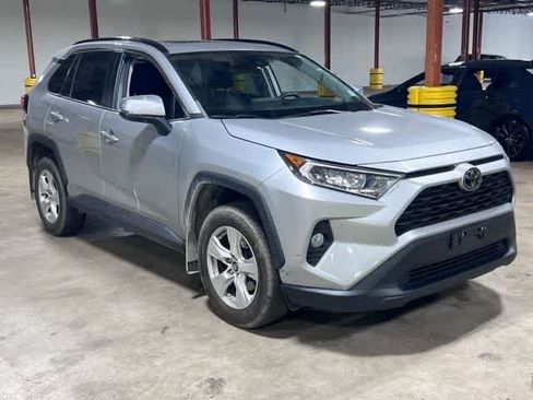 Used 2020 Toyota RAV4 XLE w/ Convenience Package AWD/4WD image 3