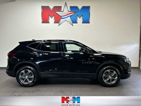 Used 2025 Chevrolet Blazer LT AWD/4WD image 1