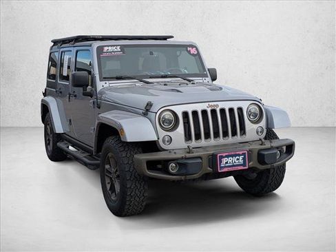 Used 2016 Jeep Wrangler Unlimited Sahara image 3