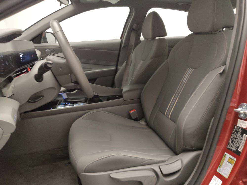 Used 2025 Hyundai Elantra SEL FWD image 17