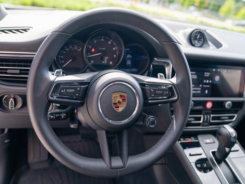 Certified 2026 Porsche Macan AWD/4WD image 13