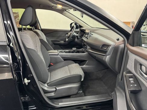 Used 2023 Nissan Rogue SV AWD/4WD image 14