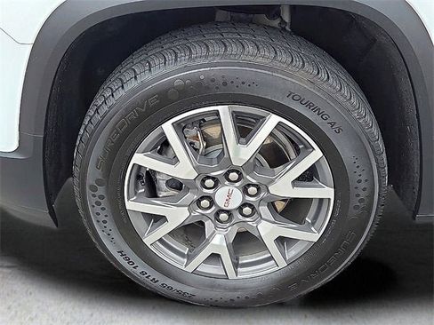 Certified 2023 GMC Acadia SLE w/ Driver Convenience Package image 9