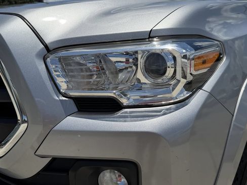 Used 2019 Toyota Tacoma SR5 RWD image 10