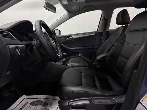 Used 2017 Volkswagen Jetta SE image 15