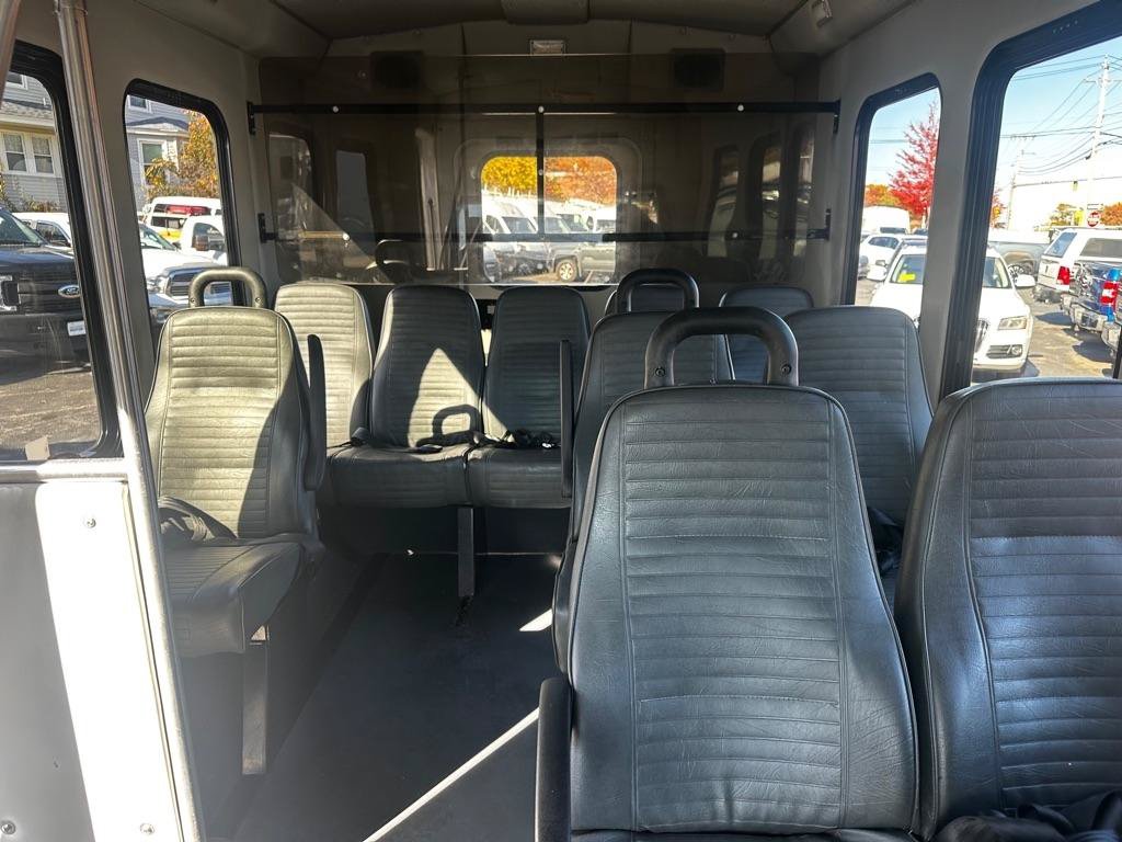 Used 2015 Ford E-350 and Econoline 350 Super Duty RWD image 12