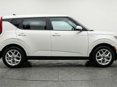 Used 2025 Kia Soul LX w/ LX Technology Package FWD image 11
