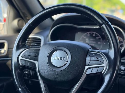 Used 2020 Jeep Grand Cherokee Limited AWD/4WD image 14