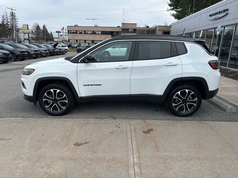 Certified 2022 Jeep Compass Limited AWD/4WD image 4