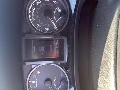 Used 2019 Toyota Tacoma TRD Sport image 8