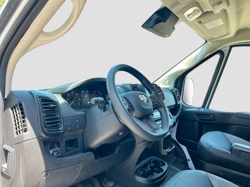 Used 2024 RAM ProMaster 2500 w/ Convenience Group FWD image 9
