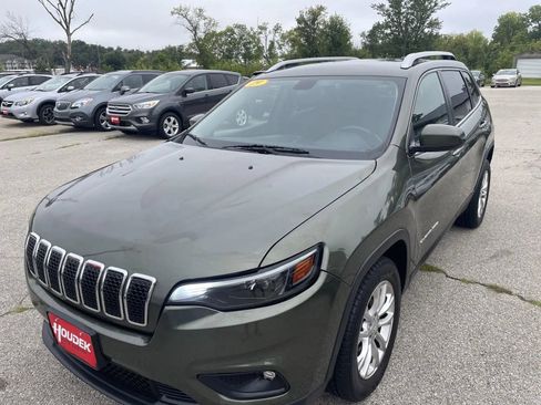 Used 2019 Jeep Cherokee Latitude w/ Cold Weather Group FWD image 5
