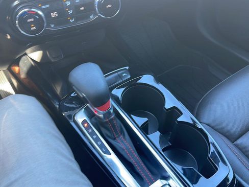 Used 2025 Chevrolet Trax RS w/ Sunroof Package image 12