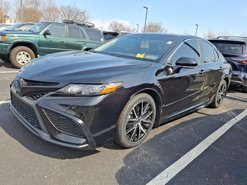 Used 2024 Toyota Camry SE w/ Cold Weather Package image 2
