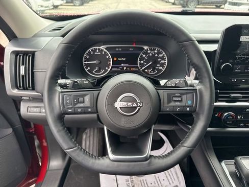 Used 2023 Nissan Pathfinder SL AWD/4WD image 28