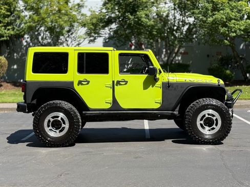 Used 2016 Jeep Wrangler Unlimited Rubicon AWD/4WD image 2
