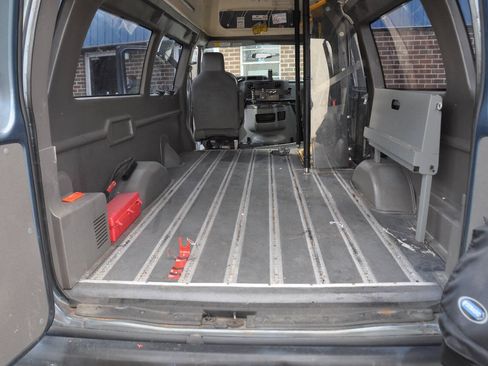 Used 2014 Ford E-350 and Econoline 350 Extended Super Duty w/ Power Group RWD image 21
