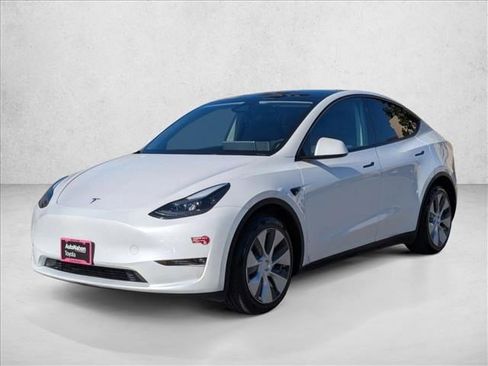 Used 2024 Tesla Model Y Long Range image 1