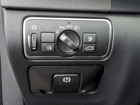 Used 2016 Volvo V60 T5 Premier image 20