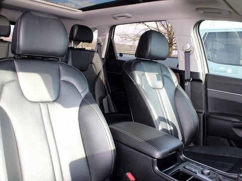 Used 2023 Kia Sorento S w/ Panoramic Sunroof Package image 45