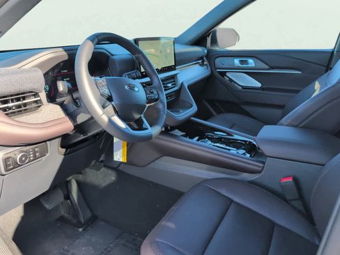 New 2025 Ford Explorer Platinum image 8