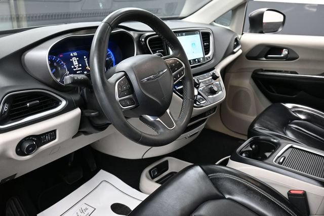 Used 2023 Chrysler Pacifica Touring-L FWD image 14
