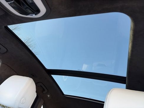 Used 2018 Porsche Macan Turbo image 25