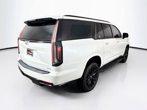Used 2022 Cadillac Escalade ESV Luxury AWD/4WD image 2