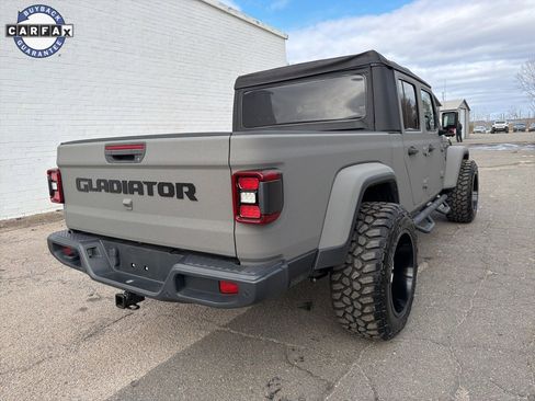 Used 2021 Jeep Gladiator Willys image 2