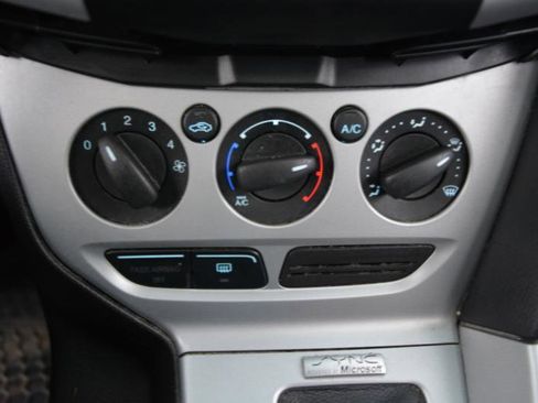 Used 2014 Ford Focus SE w/ Equipment Group 201A FWD image 24