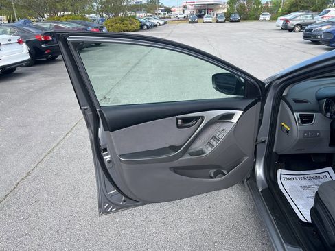 Used 2013 Hyundai Elantra GLS w/ Preferred Pkg FWD image 10