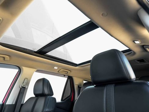 Used 2023 Honda Pilot Touring image 5