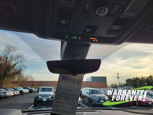 Used 2021 Chevrolet Tahoe Premier w/ Premium Package image 12