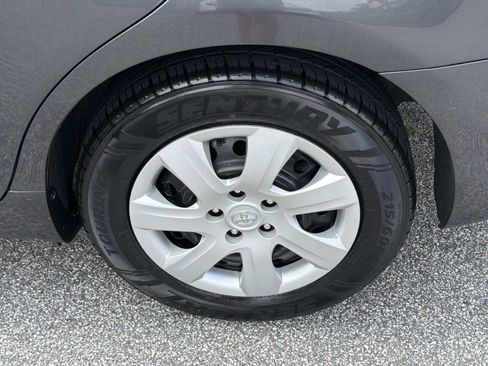 Used 2010 Toyota Camry LE FWD image 19